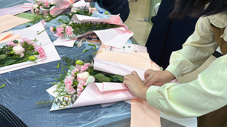 三八妇女节丨祝福所有女人：愿你笑靥如花，一生不减芳华！